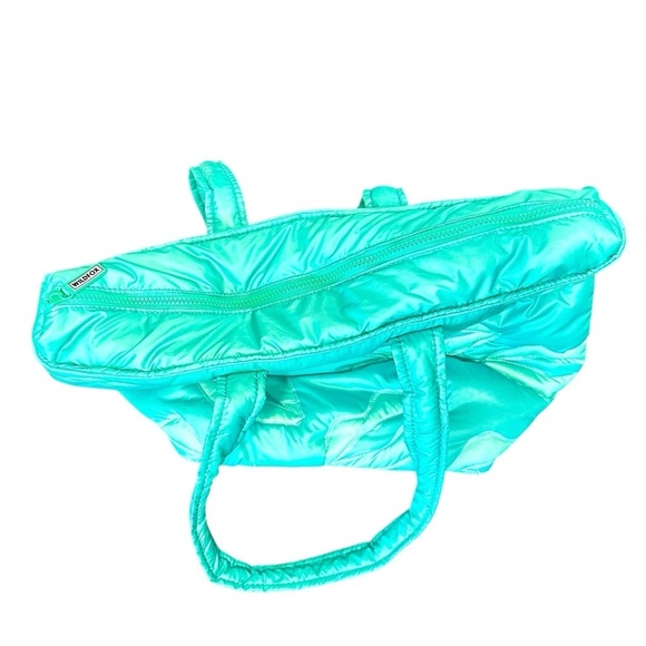 Wildfox Puffer Quilted Nylon Lips Tote Gym Bag - Picture 4 of 6